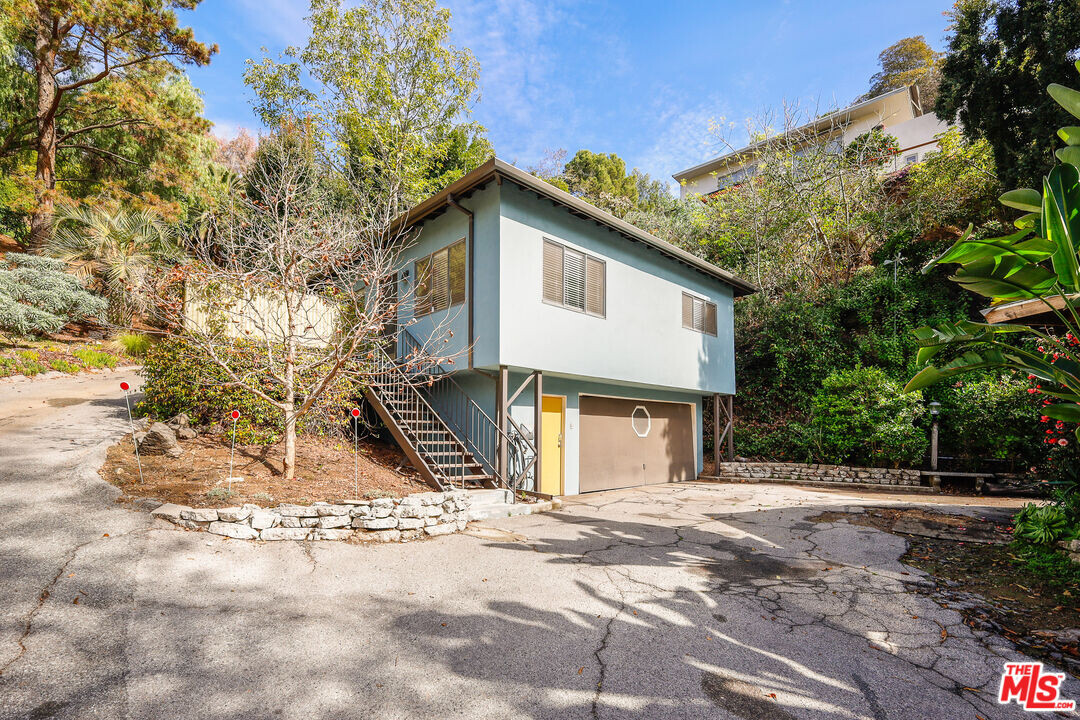 7557 Jalmia Way in Los Angeles, CA - Building Photo