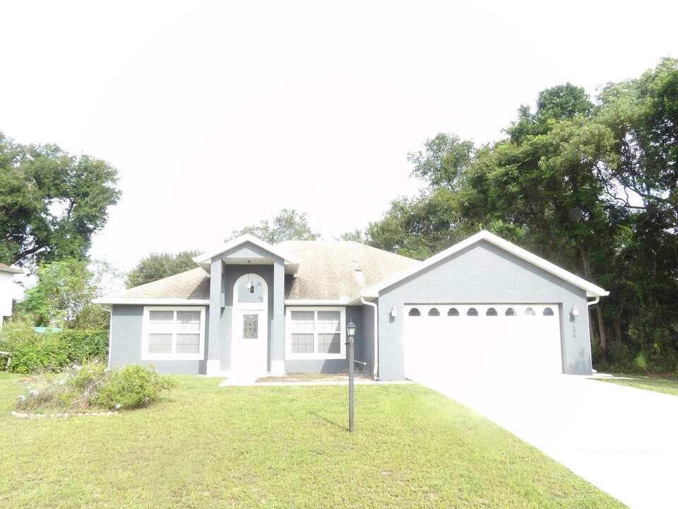 1126 Balfour Dr in Deltona, FL - Building Photo