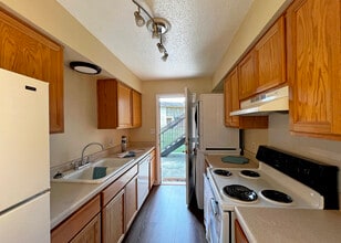 Fenway Loop Apartments in San Marcos, TX - Foto de edificio - Building Photo