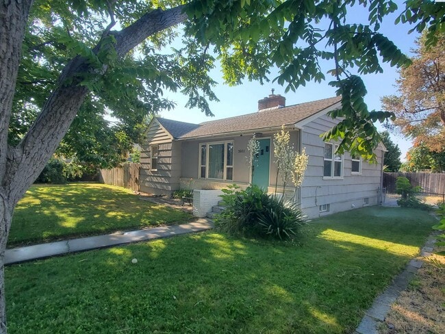 3011 W Hood Ave in Kennewick, WA - Building Photo - Building Photo