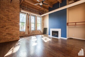 1733 W Irving Park Rd in Chicago, IL - Building Photo - Building Photo