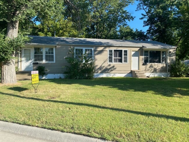710-712 W 1st St in Junction City, KS - Building Photo - Building Photo