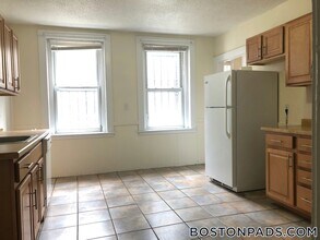 8 Barrows St, Unit 1 in Boston, MA - Foto de edificio - Building Photo