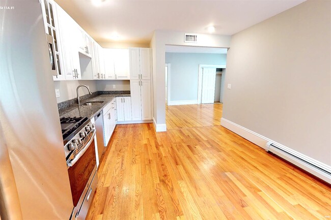 5 Beacon St, Unit 1 in Somerville, MA - Building Photo - Building Photo