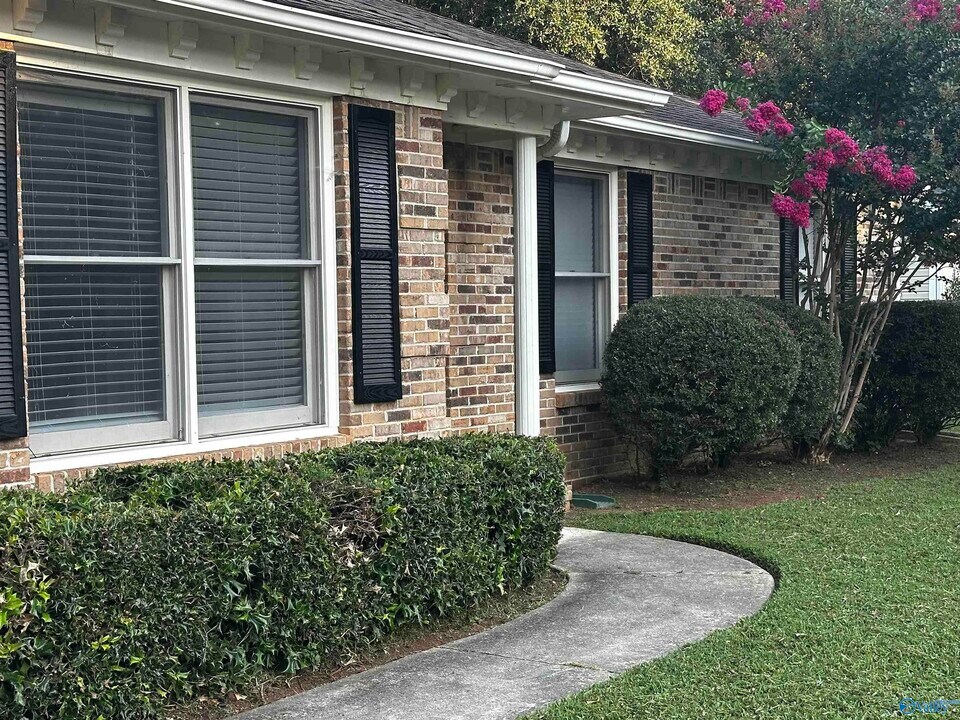 7520 SW Clubfield Dr in Huntsville, AL - Building Photo