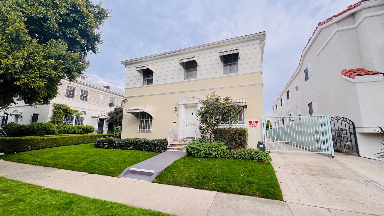 1064 S Orange Grove Ave, Unit 1064 in Los Angeles, CA - Building Photo