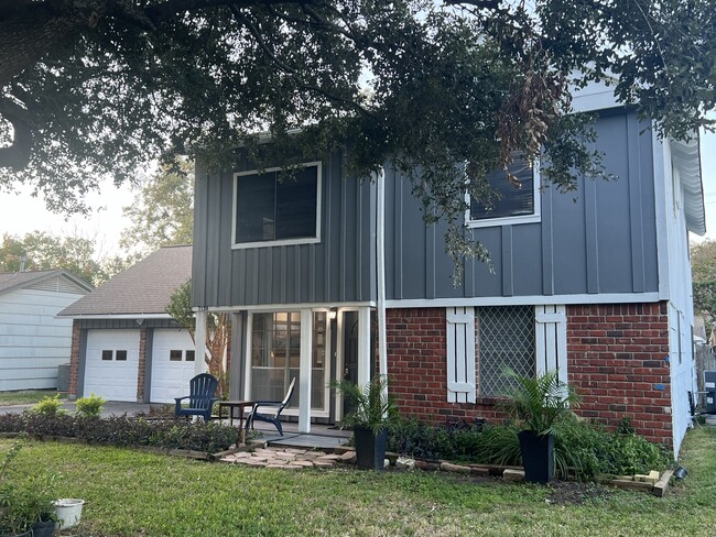 7138 Carvel Ln in Houston, TX - Building Photo - Building Photo