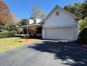 935 Charter Oaks Dr in Charlottesville, VA - Building Photo - Building Photo