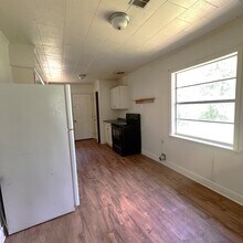1128 Westwood Dr in Leesville, LA - Building Photo - Building Photo