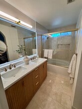 5020 Accrington Way in Sacramento, CA - Foto de edificio - Building Photo