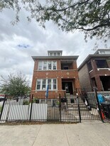 2724 W Pope John Paul II Dr in Chicago, IL - Building Photo
