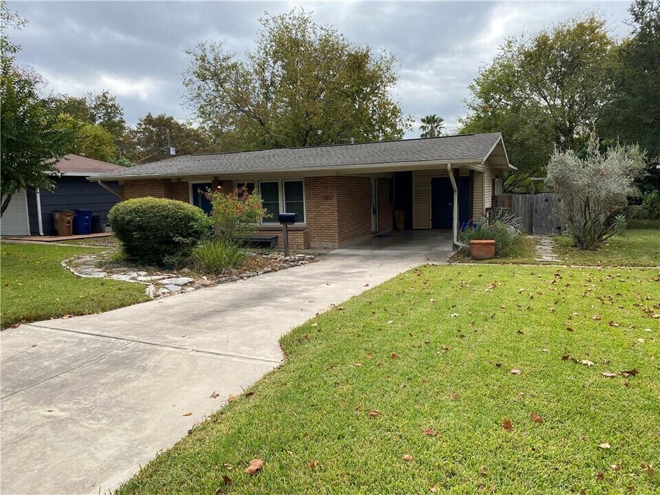 1307 Ridgemont Dr in Austin, TX - Building Photo
