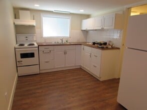 16 Pine St in Nanaimo, BC - Building Photo - Building Photo