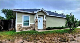 14 S Indiana Ave in Mercedes, TX - Building Photo