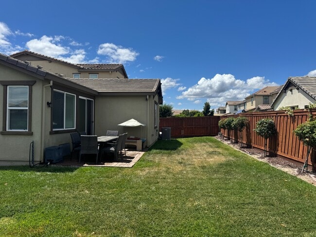 2329 Middlebury Dr in Lathrop, CA - Building Photo - Building Photo