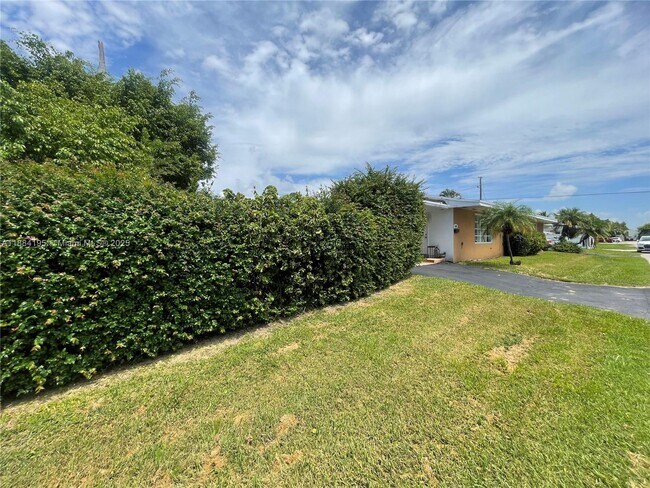 1400 N 16th Ave in Hollywood, FL - Building Photo - Building Photo