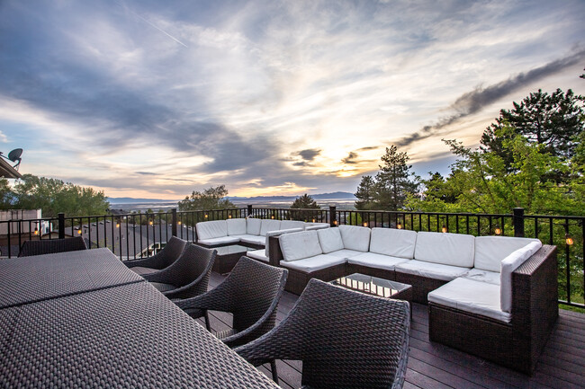 931 Green Oaks Dr, Unit Upstairs in Bountiful, UT - Building Photo - Building Photo