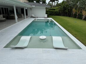1001 Diplomat Pkwy in Hallandale Beach, FL - Building Photo - Building Photo