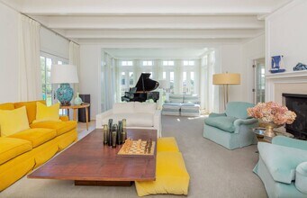 480 Captains Neck Ln in Southampton, NY - Building Photo - Building Photo