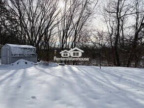 16 West Rd in Circle Pines, MN - Foto de edificio - Building Photo