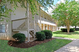 Glennwood Apartments in Burlington, NC - Foto de edificio - Building Photo