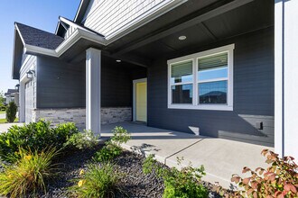 6931 Dubuis Dr in Coeur d'Alene, ID - Foto de edificio - Building Photo