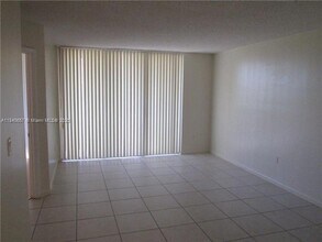8215 SW 152nd Ave in Miami, FL - Building Photo - Building Photo