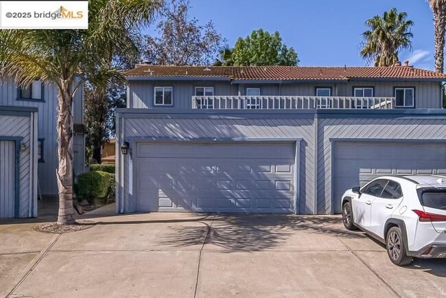 property at 905 Lido Cir