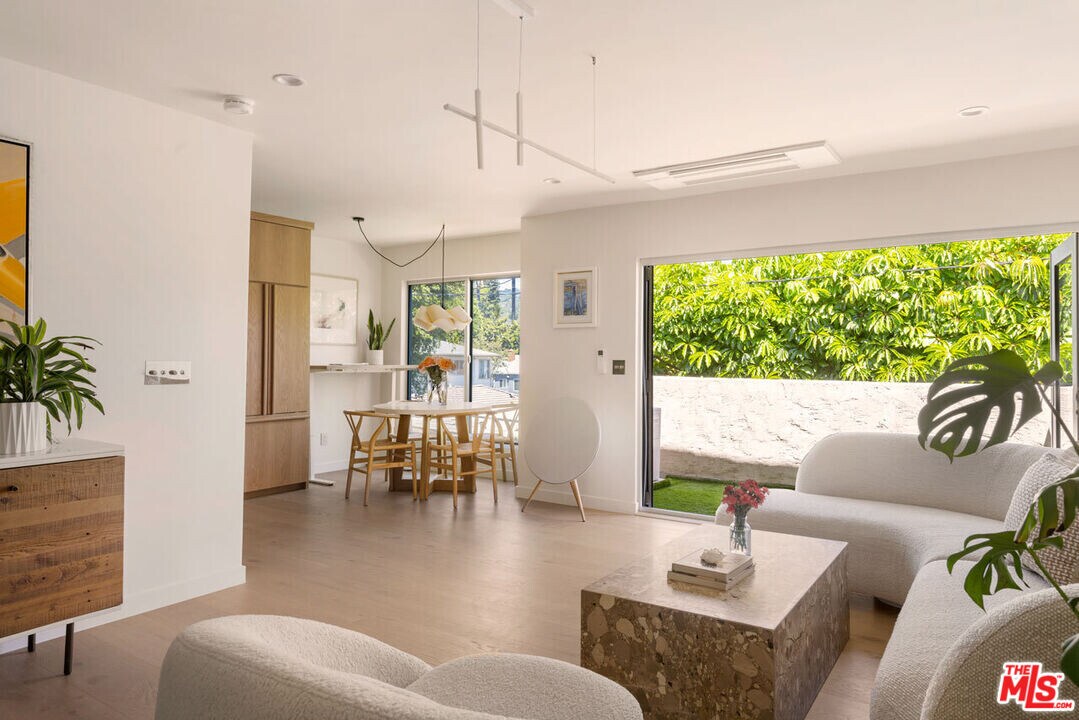 9061 Keith Ave in West Hollywood, CA - Foto de edificio