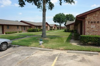 Briarwood Green Townhomes in Beaumont, TX - Building Photo - Building Photo