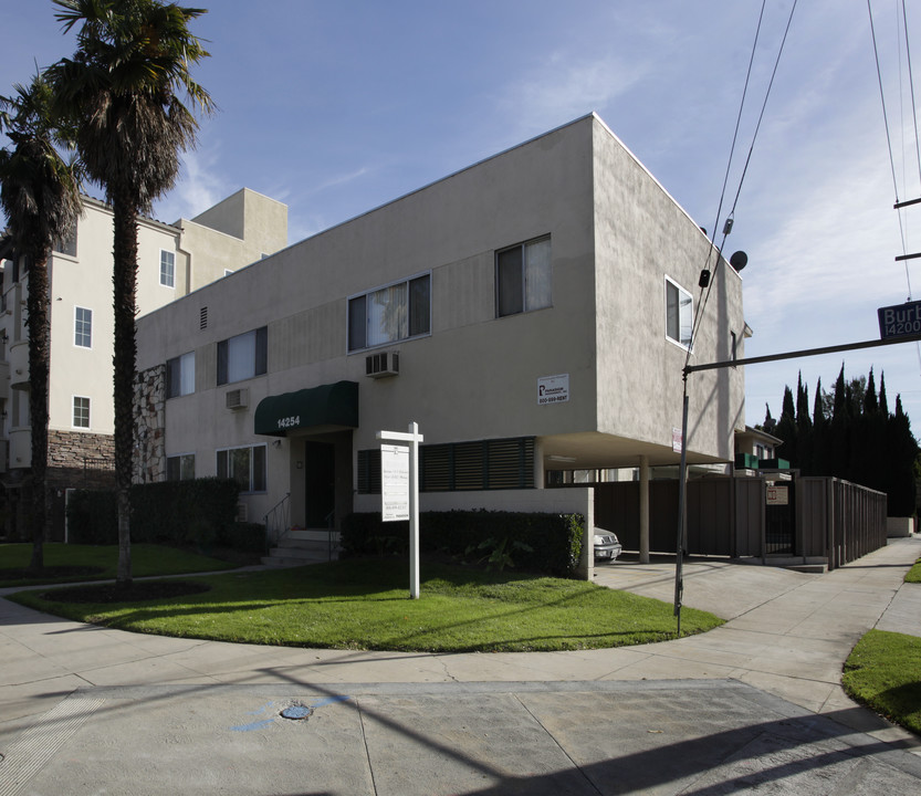 14254 Burbank Blvd in Van Nuys, CA - Building Photo