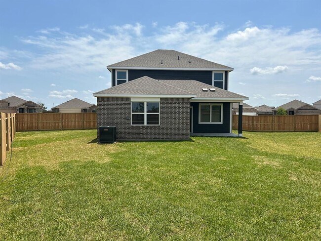 1107 Whispering Winds Dr in Beasley, TX - Building Photo - Building Photo