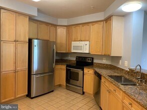 485 Harbor Side St in Woodbridge, VA - Building Photo - Building Photo