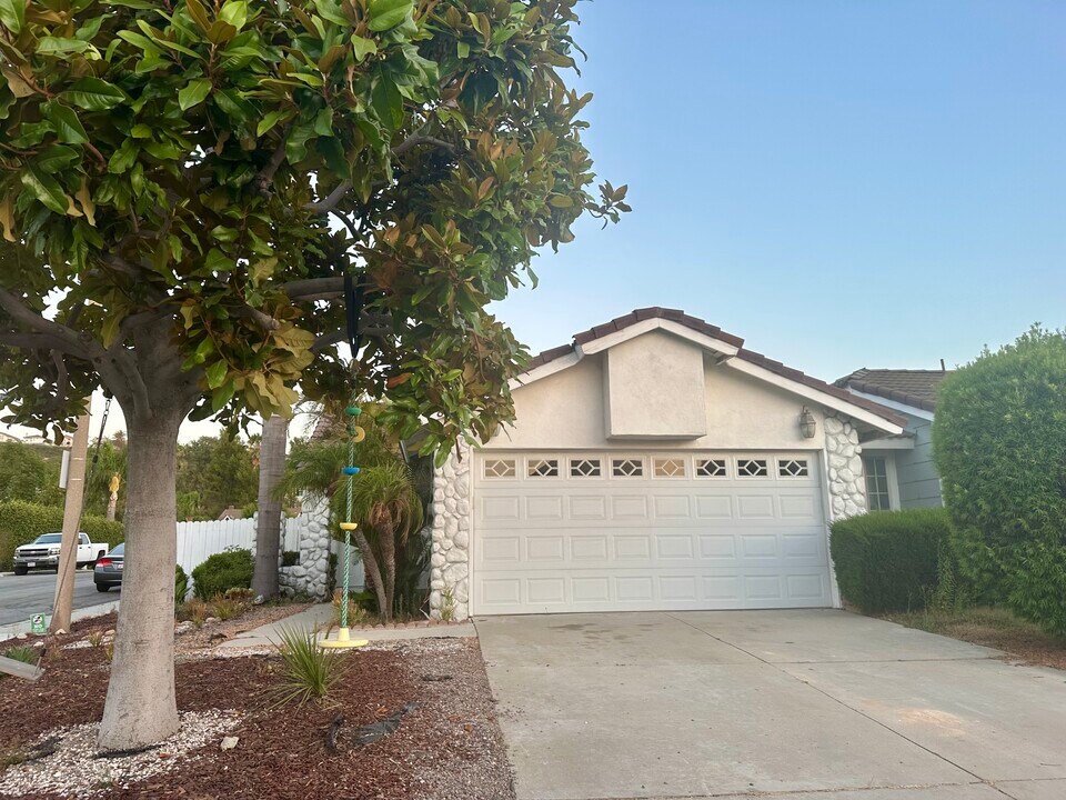 8496 E Donnybrook Cir in Anaheim, CA - Building Photo