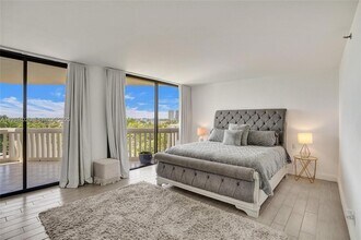 1000 E Island Blvd in Aventura, FL - Building Photo - Building Photo