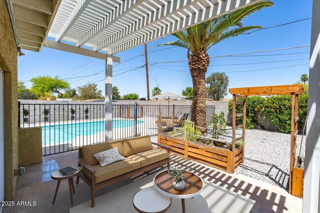 3802 E Shaw Butte Dr in Phoenix, AZ - Building Photo - Building Photo