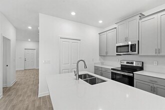 3039 Ella Wy in St. Cloud, FL - Building Photo - Building Photo