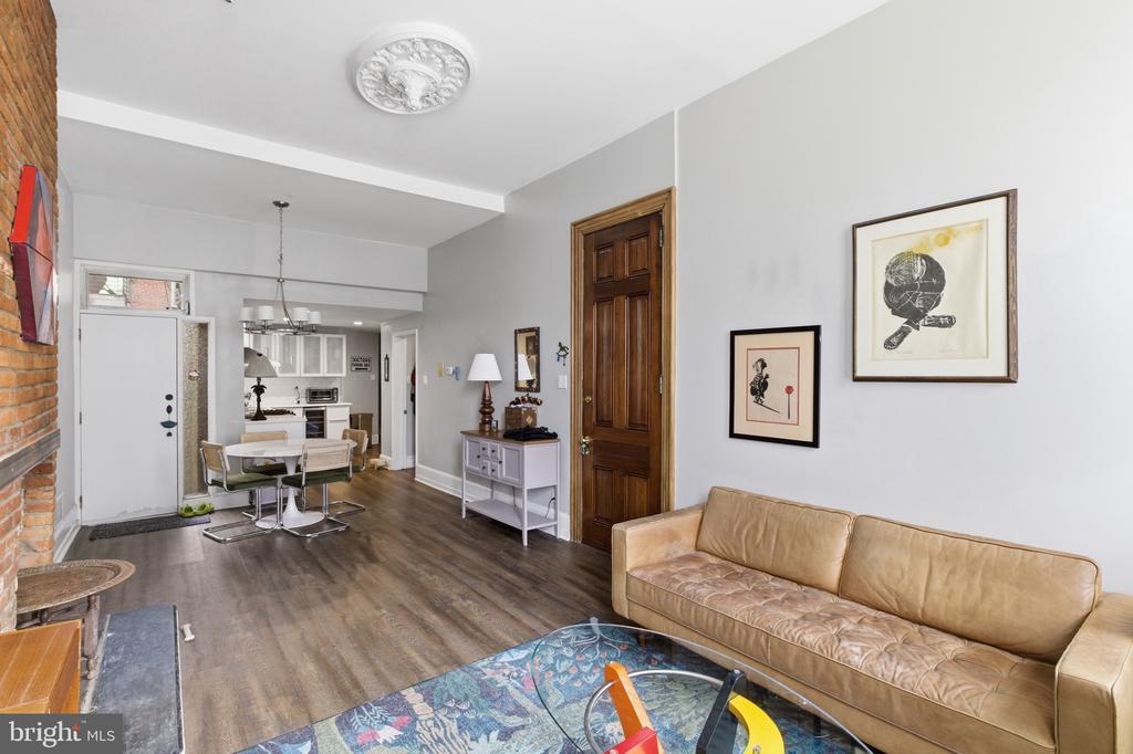 869 N 29th St in Philadelphia, PA - Building Photo