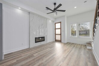 4533 Larkspur St in Houston, TX - Building Photo - Building Photo