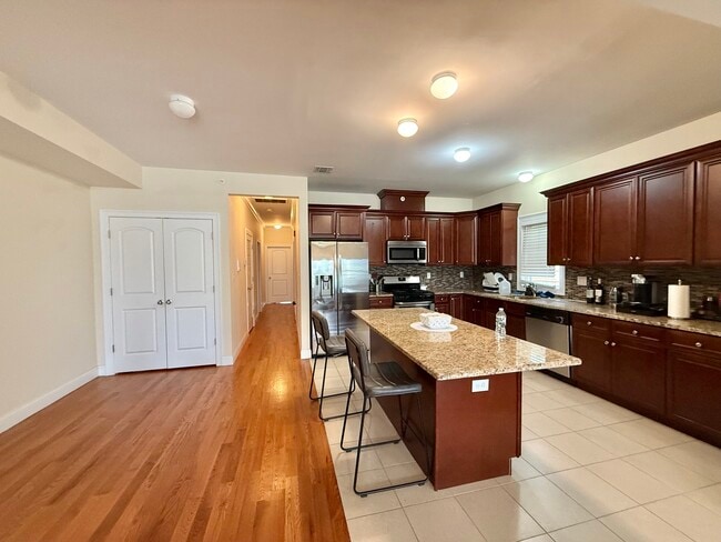 313 Frank E Rodgers Blvd N in Harrison, NJ - Building Photo - Building Photo