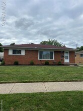8251 Darlene St in Warren, MI - Building Photo - Building Photo