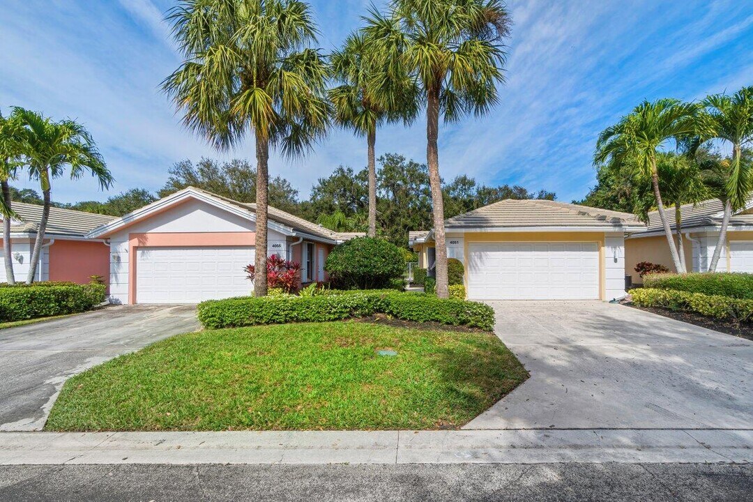 4051 Grove Point Rd in Palm Beach Gardens, FL - Building Photo