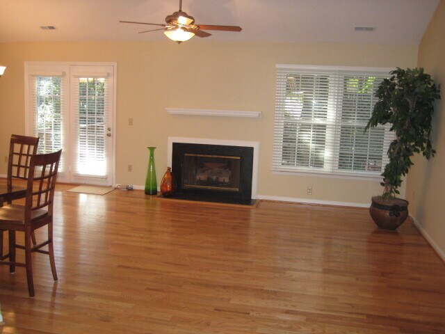 106 London Plain Ct in Cary, NC - Building Photo - Building Photo