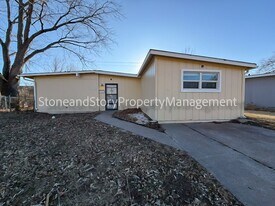 2913 SW Twilight Dr in Topeka, KS - Building Photo