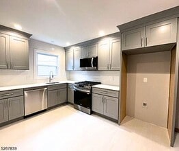 400 Kennedy Dr in Linden, NJ - Building Photo - Building Photo