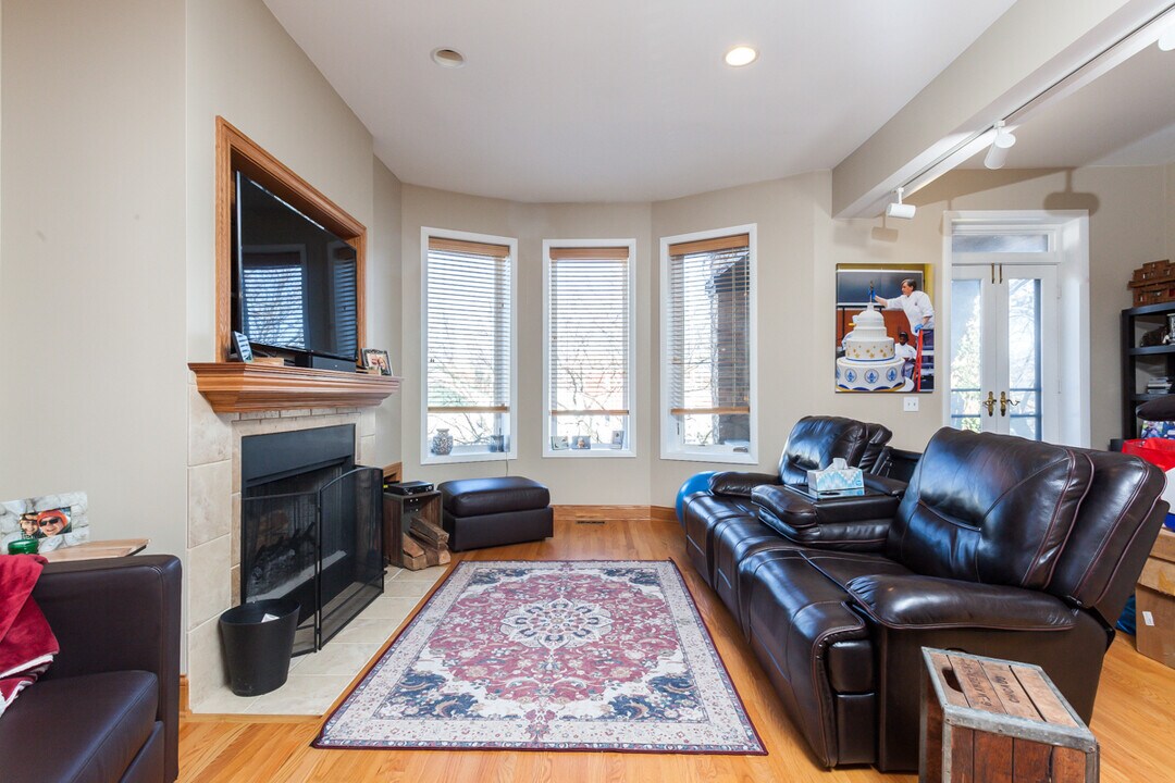 1455 W Wilson Ave, Unit 2 in Chicago, IL - Building Photo