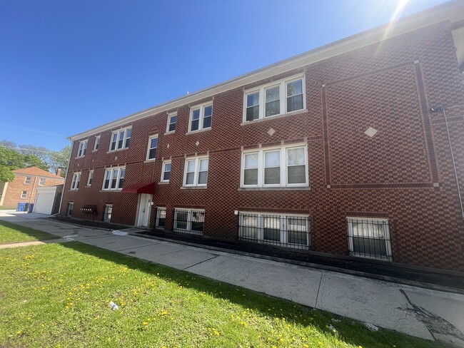 6601 S Washtenaw Ave. in Chicago, IL - Building Photo - Building Photo