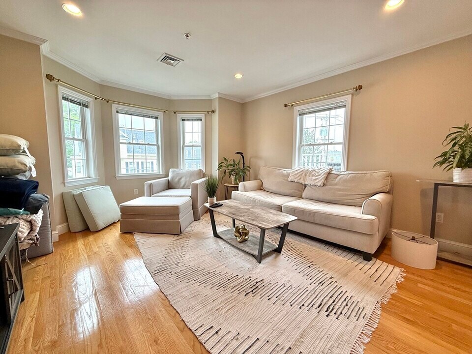 146 Adams St in Waltham, MA - Building Photo
