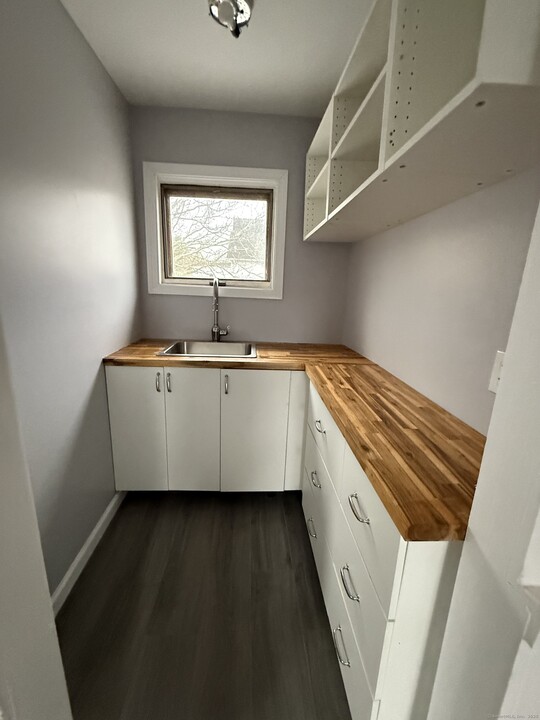 38 Ward St in Norwich, CT - Building Photo