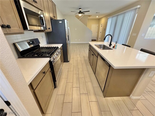 property at 4565 Queens Hl St